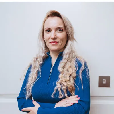 Portrait of Dr Andreea Anton